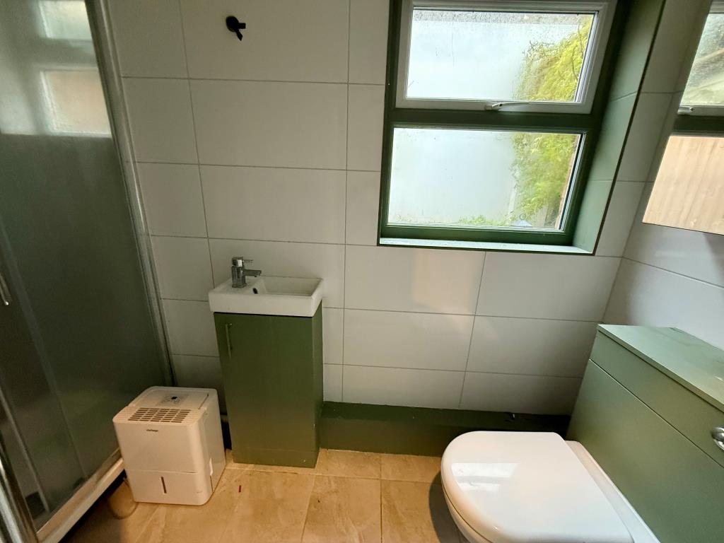 Lot: 138 - EXTENDED MID-TERRACE HOUSE IN TOWN CENTRE - Ground floor shower room with W.C